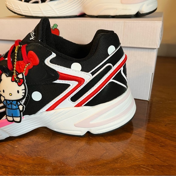 ADIDAS x HELLO KITTY Astir Shoes - Picture 5 of 12